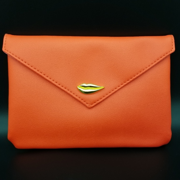 New Ipsy bag - sealed with a kiss - Picture 3 of 3